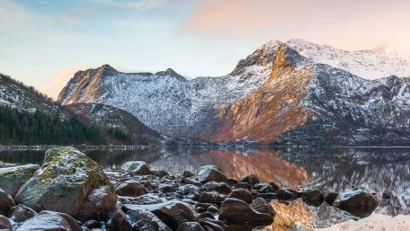 Majestic Winter Reflection in the Alps wallpaper