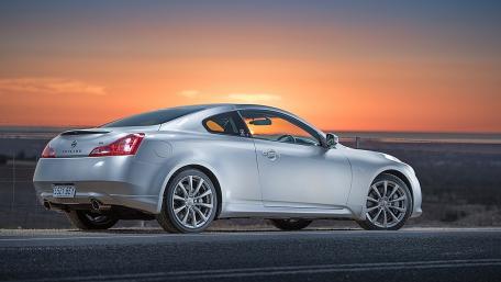 Sleek Silver Car Against a Dazzling Sunset wallpaper