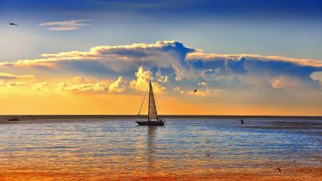 Tranquil Sailing at Sunset Over the Horizon wallpaper