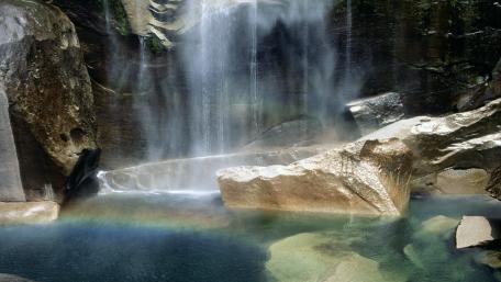 Majestic Waterfall Serenity wallpaper
