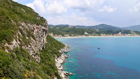 Serene Coastal View with Clear Waters and Lush Greenery wallpaper