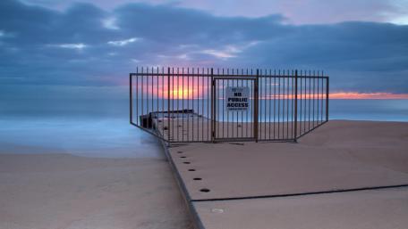 Horizon at Sea: An Enclosed Beauty wallpaper