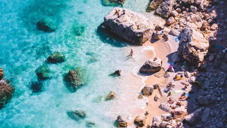 Sun-Soaked Shores in Summer wallpaper