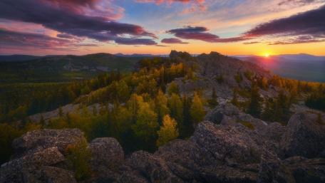 Majestic Mountain Sunset Over Vibrant Forests wallpaper