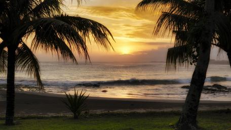 Tranquil Sunset Over Serene Beach wallpaper