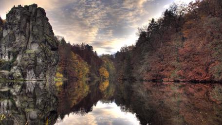 Serene Autumn Reflections on a Tranquil Lake wallpaper