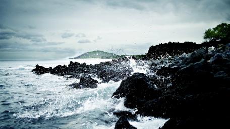 Wild Waves Against Rocky Shoreline wallpaper