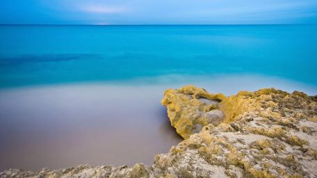 Serene Blue Horizon Over Tranquil Sea Landscape wallpaper
