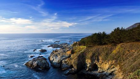 Serene Coastal Horizon View wallpaper
