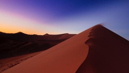Majestic Desert Dunes at Dusk wallpaper
