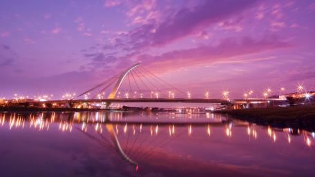 Enchanting Dusk at Lover's Bridge in Taipei wallpaper