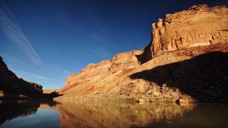 Majestic Canyon Reflections in Tranquil Waters wallpaper
