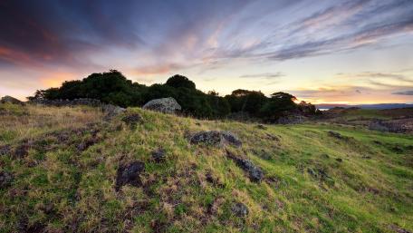 Serene Hills Under a Twilight Sky wallpaper