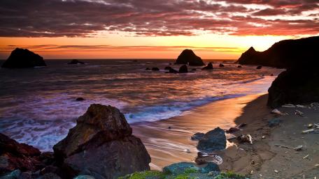 Stunning California Sunset Over Ocean Shoreline wallpaper