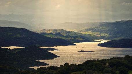 Serene Mountain Landscape with Gentle Waters wallpaper