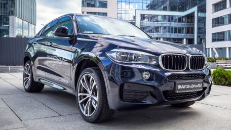 Luxurious BMW X6 on City Streets wallpaper