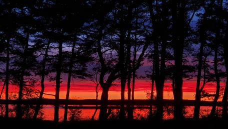 Vibrant Sunset Reflected on a Tranquil Lake wallpaper