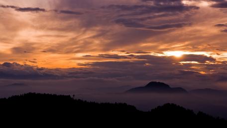 Misty Mountains at Dusk Glow wallpaper