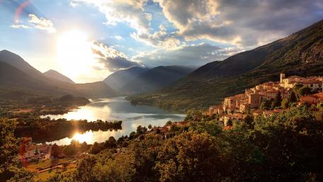 Lake Barrea, National Park of Abruzzo wallpaper