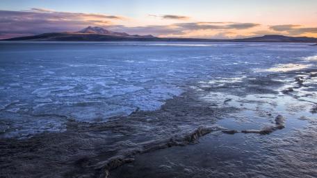 Serene Evening by the Tranquil Sea wallpaper