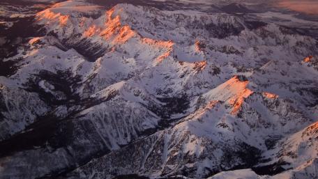 Majestic Mountain Peaks Bathed in Sunset Light wallpaper