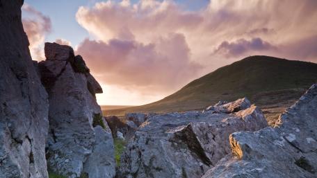 Majestic Hills and Rocky Outcrops in Nature's Splendor wallpaper