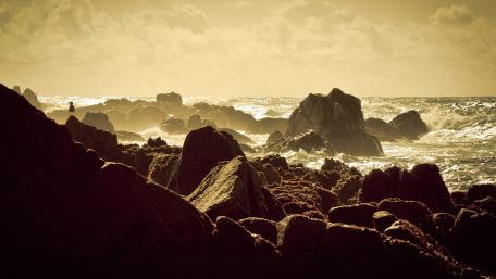 Serene Coastal View with Rocky Shoreline wallpaper