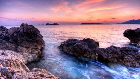 Serene Coastline Under a Pink Sky wallpaper