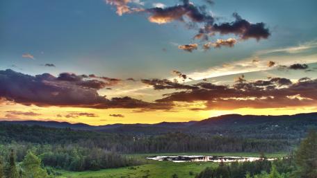 Serene Sunset Over Tranquil Lake wallpaper