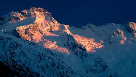 Majestic Alpine Sunrise Over Snowy Peaks wallpaper