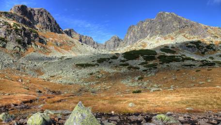 Majestic Mountain Ridge Under Clear Sky wallpaper