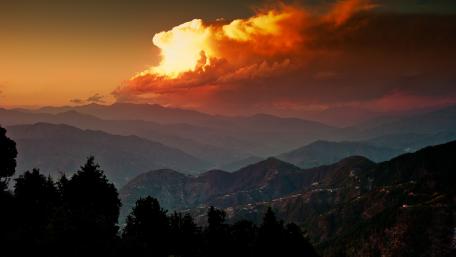 Majestic Sunset Over Mountain Ranges wallpaper