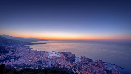 Breathtaking Cityscape at Dusk Over the Water wallpaper