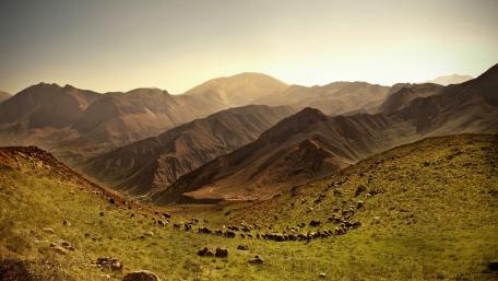 Majestic Mountain Landscape at Dusk wallpaper