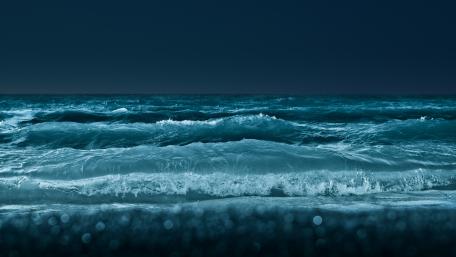 Tranquil Waves at Dusk wallpaper