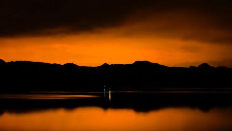 Golden Reflections at Dusk wallpaper