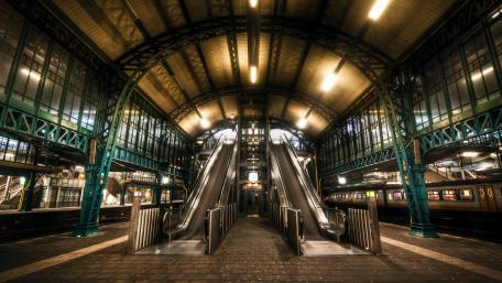 Urban Elegance in Motion wallpaper