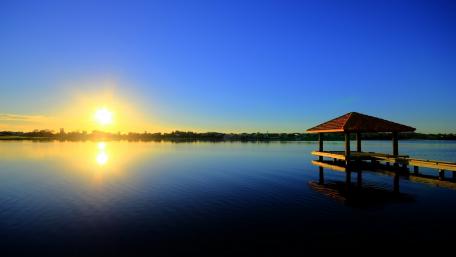 Tranquil Lake Sunrise View wallpaper