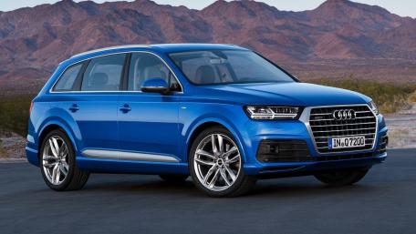 Sleek Audi Q7 Against Majestic Mountains wallpaper