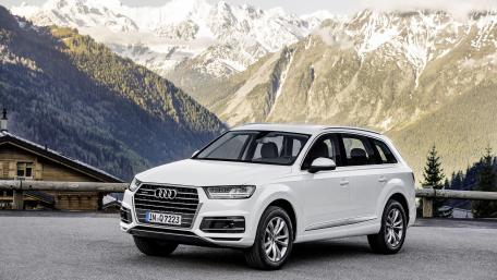 Sleek White Audi Q7 Against Majestic Mountains wallpaper