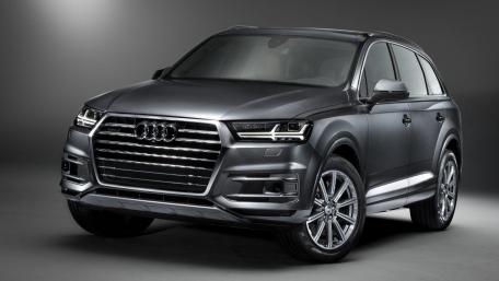 Sleek Audi Q7 in Stunning Gray Finish wallpaper