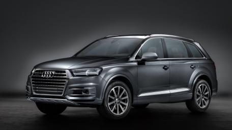 Sleek Audi Q7 SUV Wallpaper for Car Lovers wallpaper