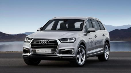 Sleek Audi Q7 E-Tron SUV Wallpaper for Enthusiasts wallpaper