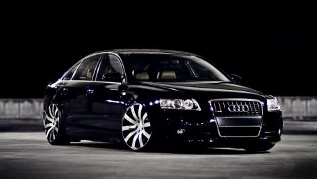 Sleek Audi Beauty in Darkness wallpaper