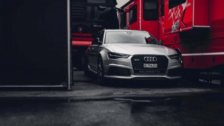 Sleek Audi RS6 in Urban Shadows wallpaper