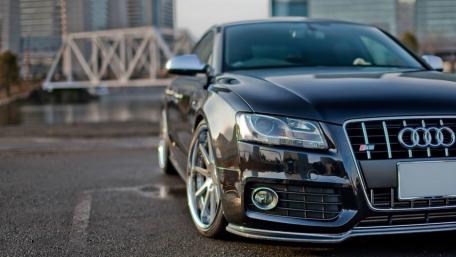 Sleek Audi Performance in Urban Setting wallpaper