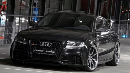 Sleek Audi RS5 in Urban Setting wallpaper