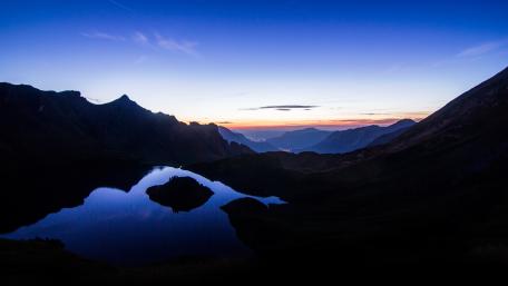 Serene Mountain Lake at Dusk wallpaper