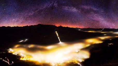 Captivating Night Sky Over Mountain Towns wallpaper