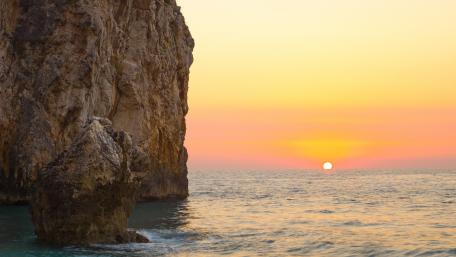 Serene Sunset Over Tranquil Sea Landscape wallpaper